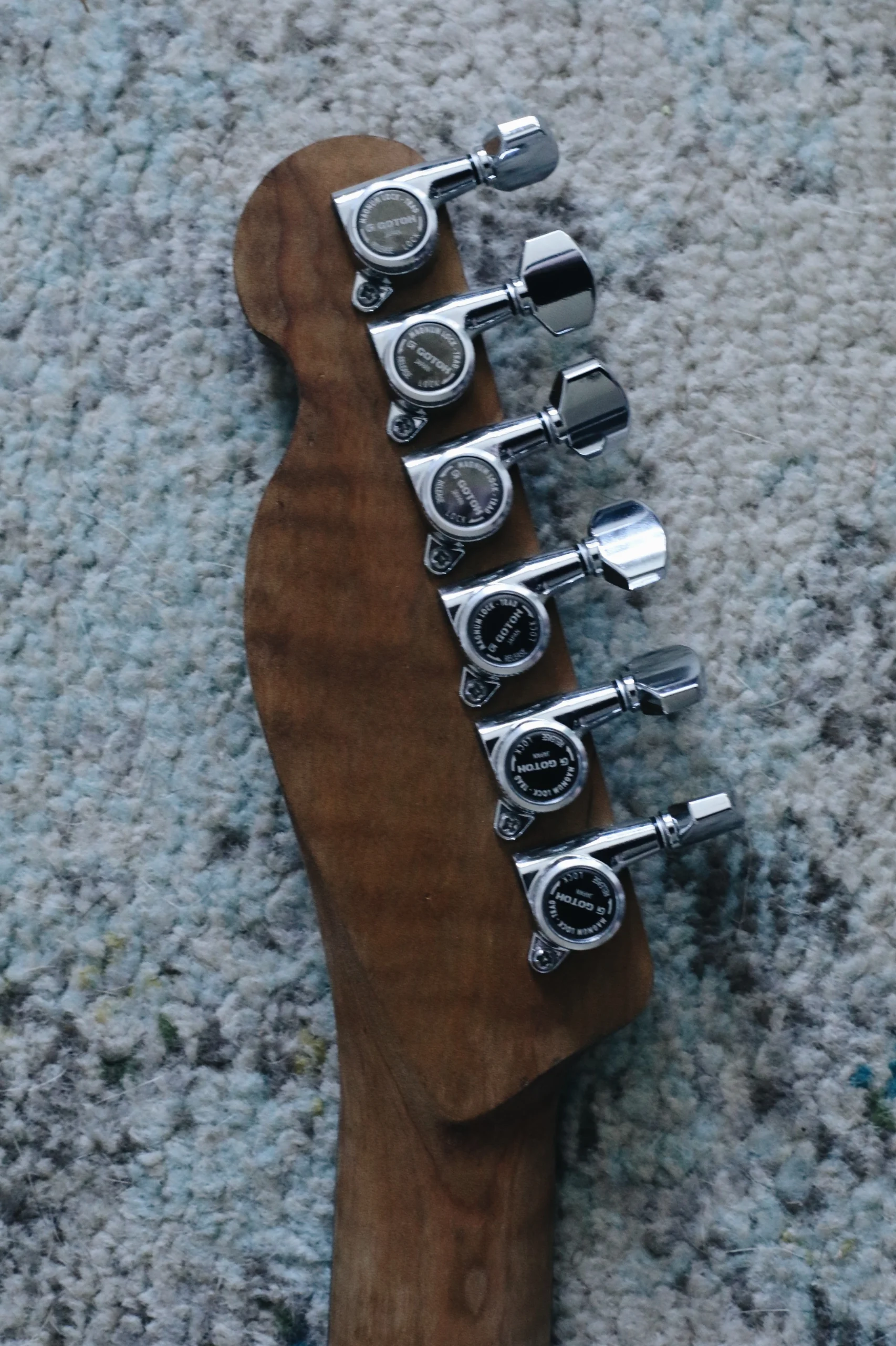 Clarus | Honey Burst — detail